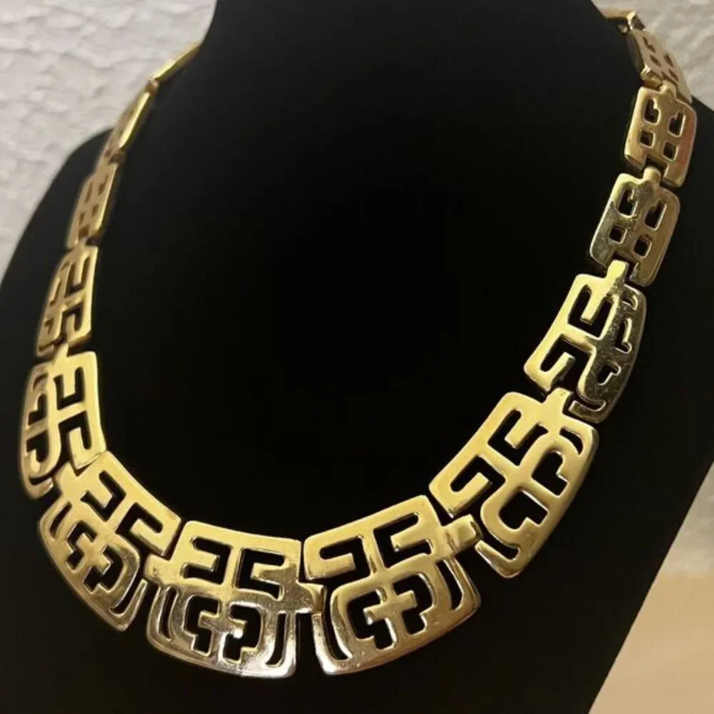 ¡VINTAGE RARE! Crown TRIFARI Asian Style Choker/Necklace, Gold-Tone. 17 in. - Picture 1 of 6